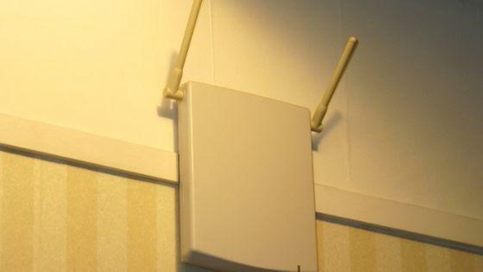 Wi-Fi Repeater VS Extender, Which One Should You Buy?
